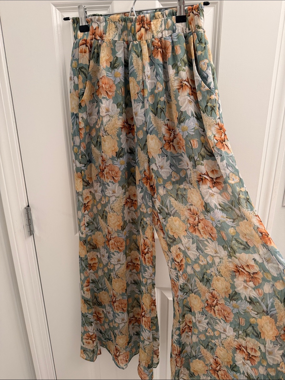 Lulu's Sage Green Floral Wide-Leg Pants with Cream & Tan Blooms